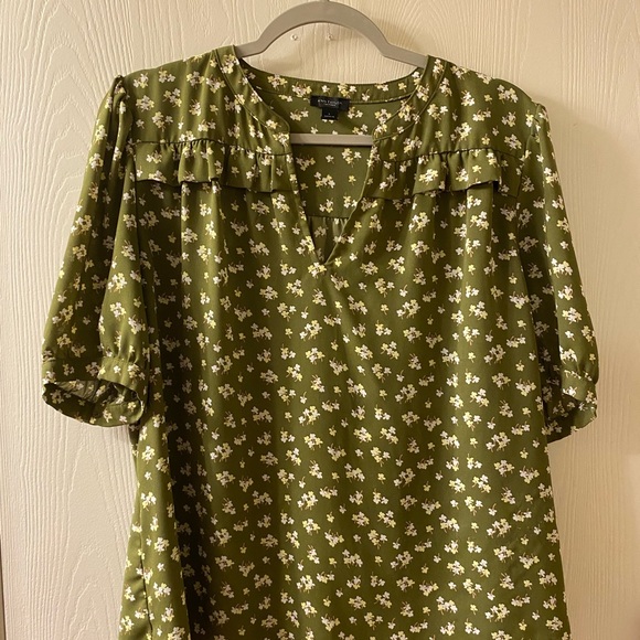 Ann Taylor Factory Tops - Ann Taylor Factory, women’s blouse, size L, green floral